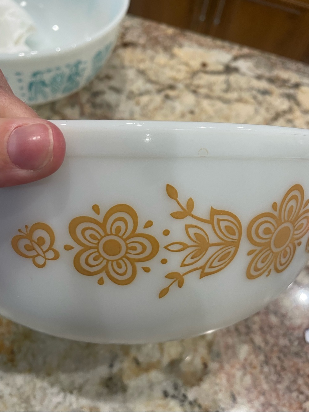 Vintage Pyrex 404 Mixing Bowl with Gold on white Butterfly pattern - Picture 6 of 14